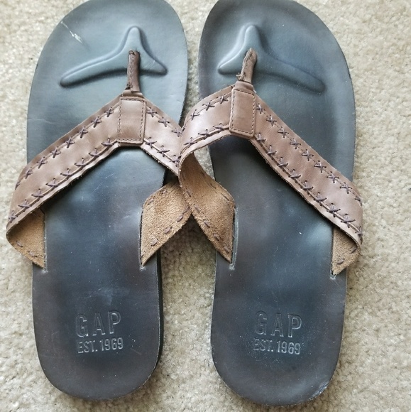 gap mens flip flops